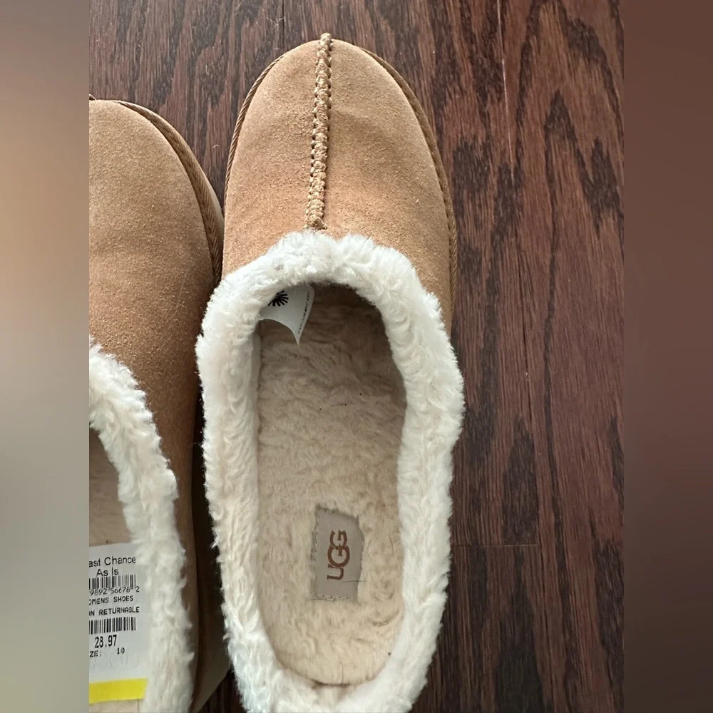 UGG New Heights Platform Clogs NWT Size 10
Indoor or Outdoor Wear - Picture 3 of 9